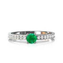 Charger l'image dans la galerie, Solitaire en or blanc 750 serti d'une Emeraude et empierré de 18 diamants