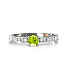 Charger l'image dans la galerie, Solitaire en or blanc 750 serti d'un Péridot et empierré de 18 diamants