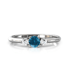 Charger l'image dans la galerie, Solitaire épaulé en or blanc palladié 750 serti d'une Topaze Blue London centrale de 4 mm