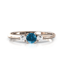 Charger l'image dans la galerie, Solitaire épaulé en or rose 750 serti d'une Topaze Blue London centrale de 4 mm