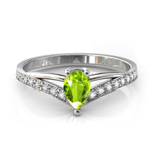 Charger l'image dans la galerie, Solitaire en or blanc 750 serti d'un Péridot en taille poire