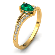Charger l'image dans la galerie, Solitaire en or jaune 750 serti d'une Emeraude en taille poire