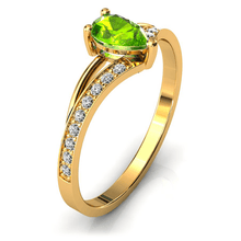 Charger l'image dans la galerie, Solitaire en or jaune 750 serti d'un Péridot en taille poire