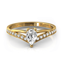 Charger l'image dans la galerie, Solitaire en or jaune 750 serti d'un Saphir blanc en taille poire