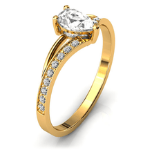 Charger l'image dans la galerie, Solitaire en or jaune 750 serti d'un Saphir blanc en taille poire