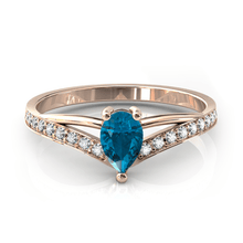 Charger l'image dans la galerie, Solitaire en or rose 750 serti d'une Topaze Blue London en taille poire