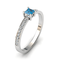 Charger l'image dans la galerie, Solitaire en or blanc 750 serti d'une Aigue-marine en taille princesse