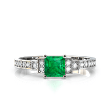 Charger l'image dans la galerie, Solitaire en or blanc 750 serti d'une Emeraude en taille princesse