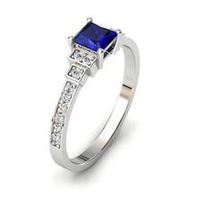 Charger l'image dans la galerie, Solitaire en or blanc 750 serti d'un Saphir en taille princesse