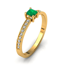 Charger l'image dans la galerie, Solitaire en or jaune 750 serti d'une Emeraude en taille princesse