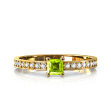 Charger l'image dans la galerie, Solitaire en or jaune 750 serti d'un Péridot en taille princesse