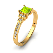 Charger l'image dans la galerie, Solitaire en or jaune 750 serti d'un Péridot en taille princesse