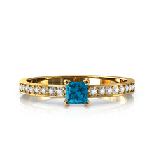 Charger l'image dans la galerie, Solitaire en or jaune 750 serti d'une Topaze Blue London en taille princesse