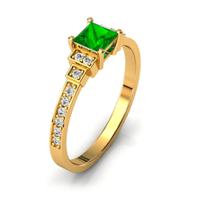 Charger l'image dans la galerie, Solitaire en or jaune 750 serti d'un grenat Tsavorite en taille princesse