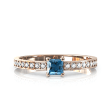 Charger l'image dans la galerie, Solitaire en or rose 750 serti d'une Aigue-marine en taille princesse