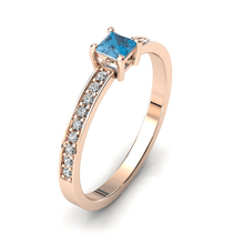 Charger l'image dans la galerie, Solitaire en or rose 750 serti d'une Aigue-marine en taille princesse