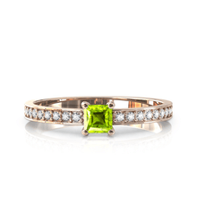 Charger l'image dans la galerie, Solitaire en or rose 750 serti d'un Péridot en taille princesse