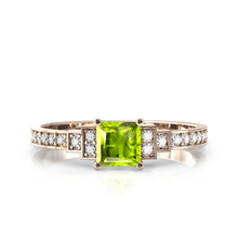 Charger l'image dans la galerie, Solitaire en or rose 750 serti d'un Péridot en taille princesse