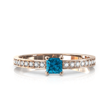 Charger l'image dans la galerie, Solitaire en or rose 750 serti d'une Topaze Blue London en taille princesse