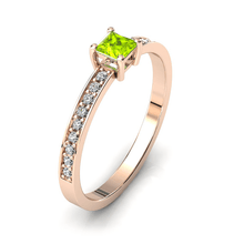 Charger l'image dans la galerie, Solitaire en or rose 750 serti d'un Péridot en taille princesse