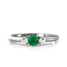 Charger l'image dans la galerie, Solitaire épaulé en or blanc palladié 750 serti d'une Emeraude centrale de 4 mm
