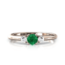 Charger l'image dans la galerie, Solitaire épaulé en or rose 750 serti d'une Emeraude centrale de 4 mm
