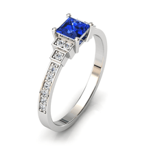 Charger l'image dans la galerie, Solitaire en or blanc 750 serti d'une Tanzanite en taille princesse
