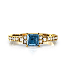 Charger l'image dans la galerie, Solitaire en or jaune 750 serti d'une Aigue-marine en taille princesse
